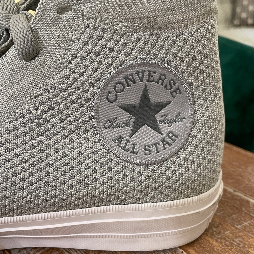 Chuck Taylor Converse - Picture 4 of 14
